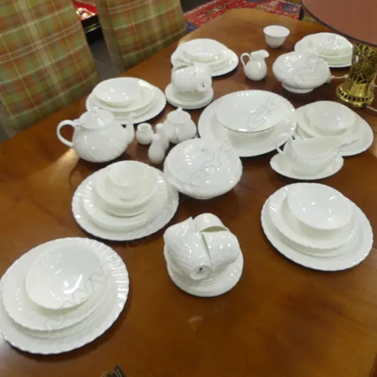 WHITE WEDGWOOD PART DINNER SERVICE INCL. 7 MAIN PLATES 280mm dia