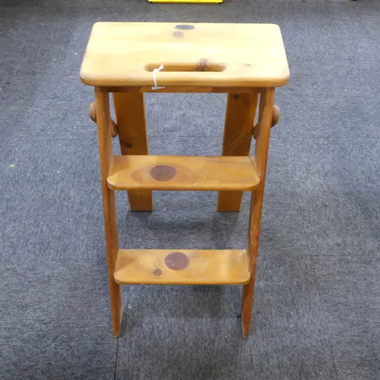 SMALL PINE NZ MADE STEP STOOL [DUNSMUIR]