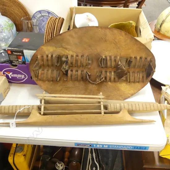 HIDE ZULU SHIELD L610MM &VINTAGE PACIFIC ISLAND  MODEL CANOE L780MM