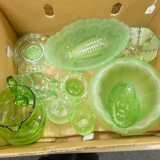 BOX LOT OF GREEN DEPRESSION GLASS BOWLS JUGS ETC