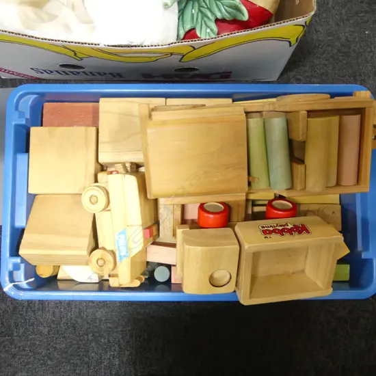 CHILDRENS WOODEN TOY BLOCKS