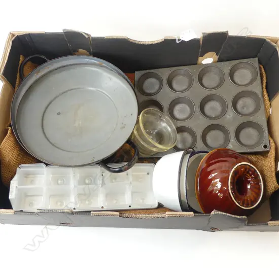 BOX OF KITCHENALIA – ENAMEL LIDDED POT, ENAMEL BOWLS. JELLY MOULD, MUFFIN TRAY ETC