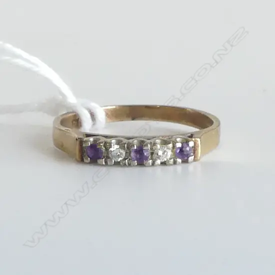 9ct GOLD AMETHYST & DIAMOND BAND RING 1.7gms SIZE K