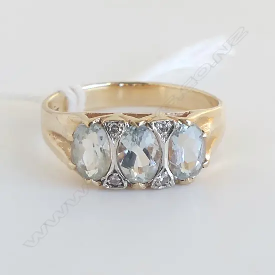 9ct AQUAMARINE/TOPAZ? TRIO & DIAMOND RING, 3.2gm, size Q