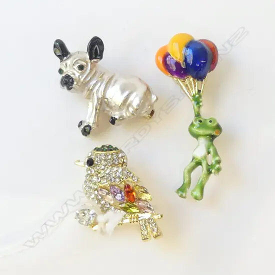 3 DELIGHTFUL SML BROOCHES, DIAMANTE 'BABY BIRD', LITTLE BULLDOG & FROG w BALLOONS
