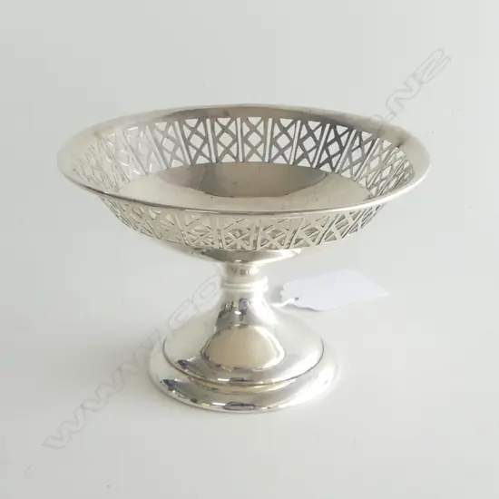 HALLMARKED STERLING SILVER FOOTED BONBON DISH: Birmingham 1927 48gms