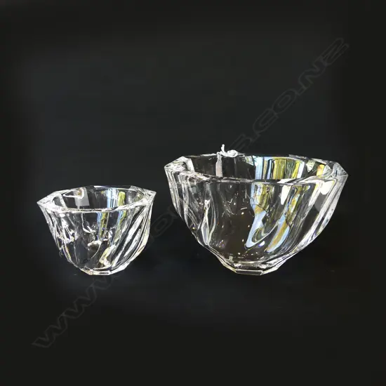 TWO LARGE ORREFORS GLASS BOWLS, DIA.125 & 190mm