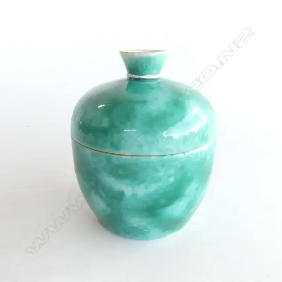 CHINESE GREEN SPONGED DECORATED LIDDED POT red printed marks H.122mm