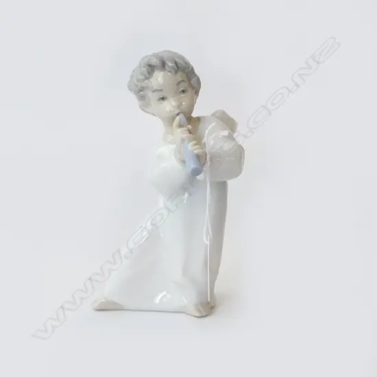 LLADRO CHINA FIGURE ANGEL PLAYING FLUTE, H.160mm