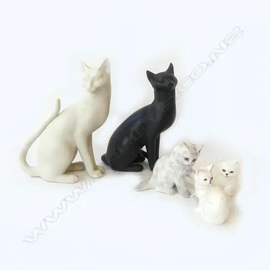TWO FRANKLIN MINT FIGURINES, CATS BLACK & WHITE & THREE CHINA KITTENS, H.200mm 