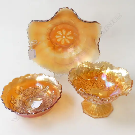 TWO CARNIVAL GLASS BOWLS (DIA. 260mm LARGEST) & COMPORT, DIA.170mm