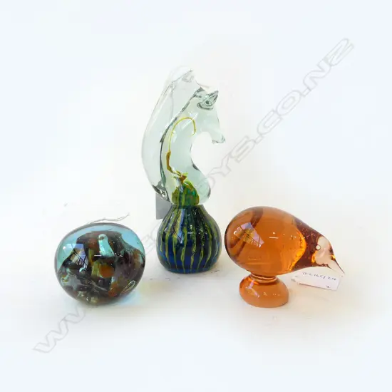 3 HAND BLOWNED COLORED GLASS PAPERWEIGHTS, BULL  H.170mm & KIWI, H.70mm AND ?