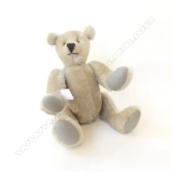 QUALITY MOHAIR TEDDY BEAR ‘A HANDMADE ORIGINAL CHESTER FREEMAN 1983 USA’, L. 300MM
