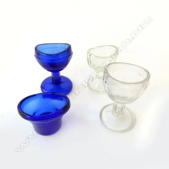 FOUR VINTAGE GLASS EYE BATHS – TWO COBALT BLUE AND TWO CLEAR H.6CM