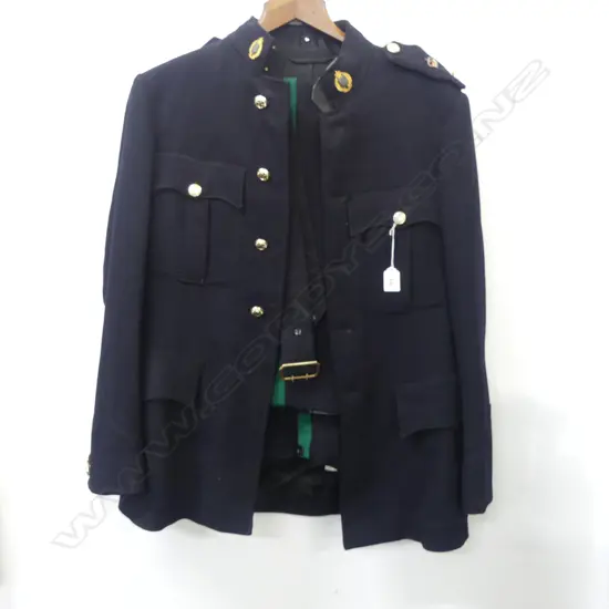 WWII NZ OFFICERS DRESS UNIFORM AND BADGES