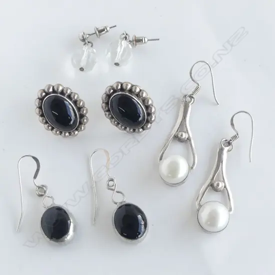 4 PRS SILVER EARRINGS; PEARL, 2x BLACK GLASS? ETC