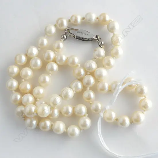 TOYOMOTO  SIMULATED PEARL NECKLACE w. SILVER CLASP L.450mm, boxed