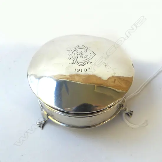 STG SILVER TRINKET BOX ON 3 FEET BIRMINGHAM 1910, FAULTS D.80MM
