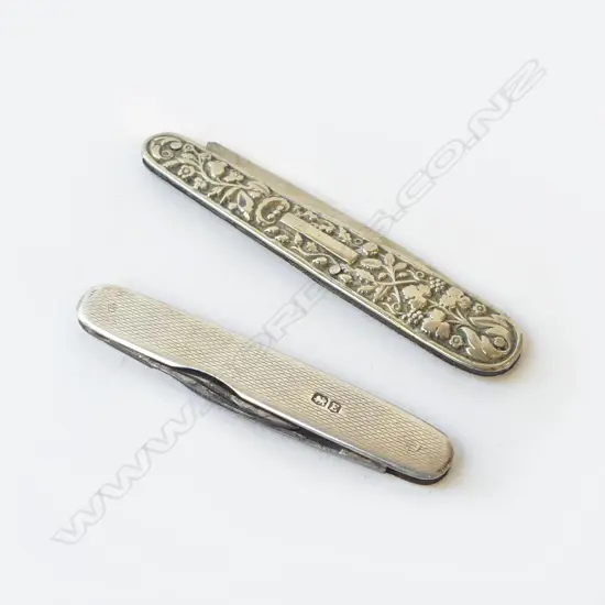 STG SILVER POCKET KNIFE SHEFFIELD 1947 & OTHER WITH GRAPE/VINE PATTERN UNKNOWN MARKS, L.75MM & L.64MM