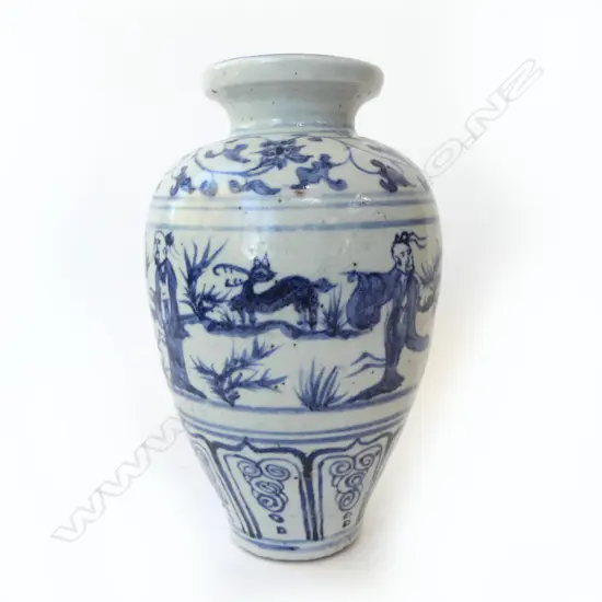 CHINESE B/W VASE H.240mm