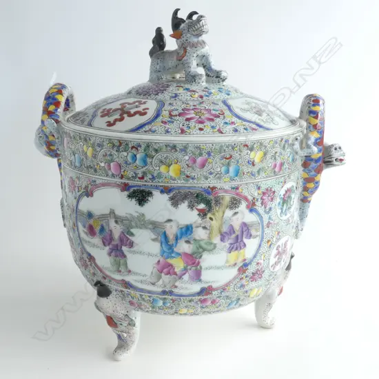 CHINESE FAMILLE ROSE LIDDED POT 250 x 300mm