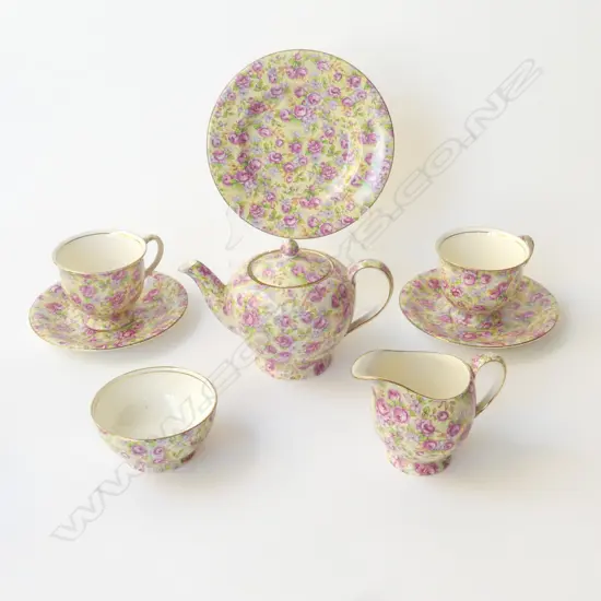 8 PCE ROYAL WINTON 'ENGLISH ROSE' CHINTZ TEA SET; TEAPOT, 2 CUPS, 2 SAUCERS, PLATE, MILK & SUGAR 