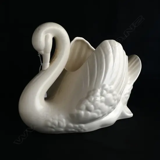 CROWN LYNN LG WHITE SWAN, STAMPED TO BASE, #170, L.300mm (sml faults)