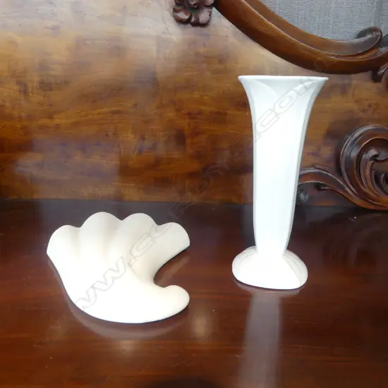 2 PC; CROWN LYNN TULIP VASE #645, H.220mm & WALL HANGING VASE (has faults)