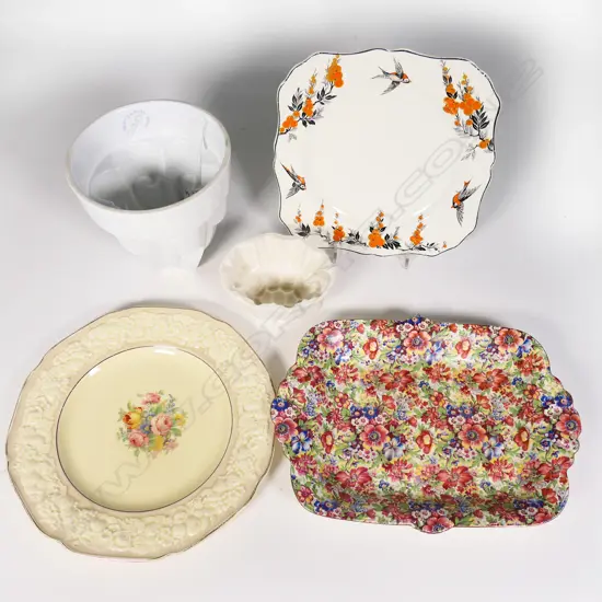 5 VINTAGE CHINA PIECES; 2 CERAMIC MOULDS & 3 PLATES