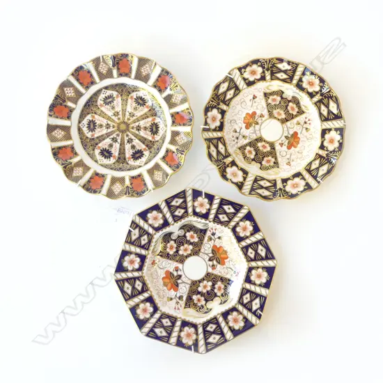 3 ROYAL CROWN DERBY IMARI CABINET PLATES 220mm dia