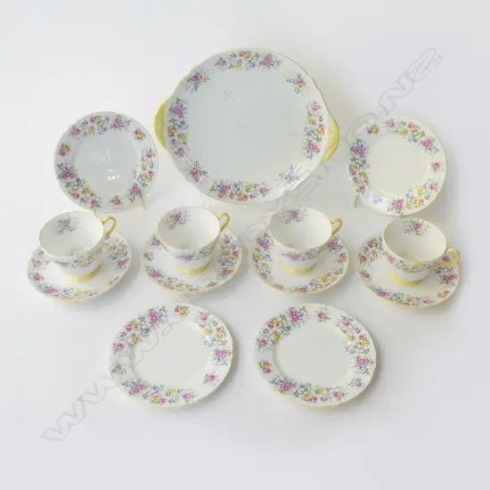 4 SHELLEY TRIOS & CAKE PLATE