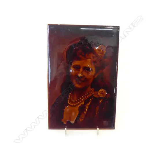 ANTIQUE PHOTOGRAPHIC PORTRAIT TILE BY SHERWIN AND COTTON ENGLAND C.1900, L.230MM