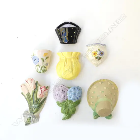 7 ASST ENGLISH WALL POCKETS