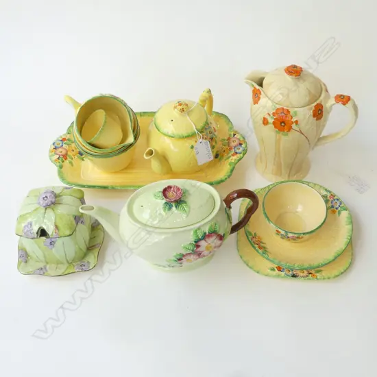 2 TEAPOTS (GRIMWADES PRIMULA w. SPOUT CHIP), LIDDED SUGAR + 10 PCE YELLOW CROWN DEVON TEA SET