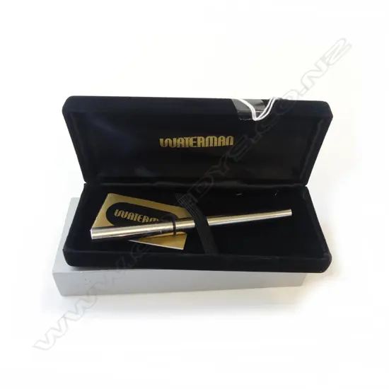 VINTAGE WATERMAN FOUNTAIN PEN IN VELVET BOX WITH LABEL UNUSED