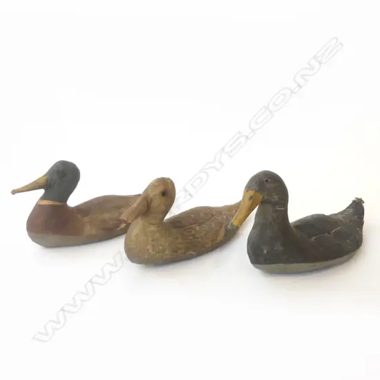 3 VINTAGE WAXED FABRIC DUCK DECOYS L.370mm