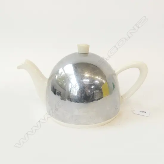 VINTAGE EVER HOT TEAPOT WITH COVER