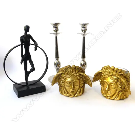 5 PCES; PR GOLD CANDLE HOLDERS, SILVER METAL CANDLESTICKS H.325mm + METAL SCUPLTURE; WOMAN & RING H.320mm