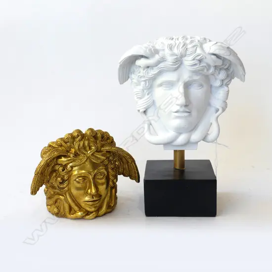 MEDUSA HEAD ON STAND H.280mm & GOLD CANDLE HOLDER 