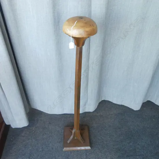VINTAGE OAK HAT BLOCK STAND H.1100mm