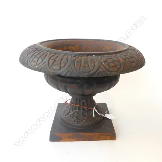 CAST IRON URN H.230mm, 340mm dia