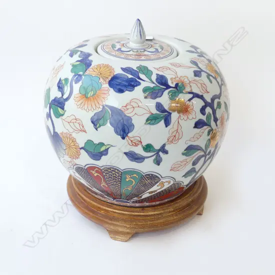 LG ORIENTAL LIDDED VASE ON STAND H.280mm