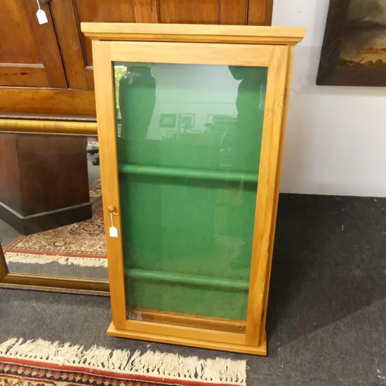 WALL DISPLAY CABINET - GREEN BAIZE LINED 580x85x1030mm