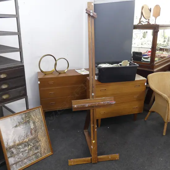 LG WOODEN EASEL H.1900mm