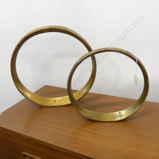 2 GOLD METAL RING SCULPTURES H.350, 280mm