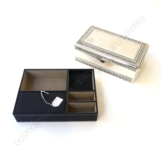 2 JEWELLERY BOXES, SILVER METAL W.265mm, TRAY