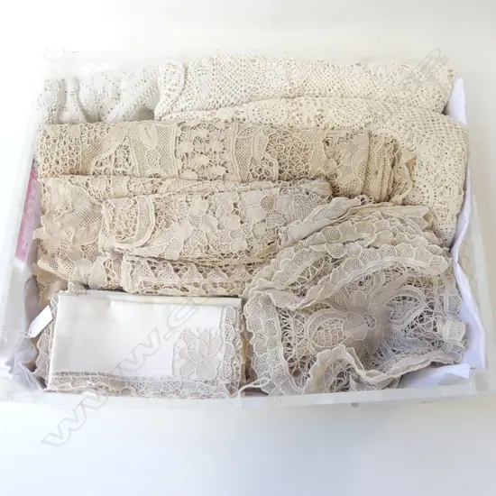 TRAY OF CROCHETED TABLECLOTHS /NAPKINS AND DOILIES