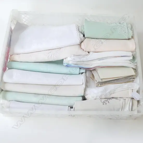 TRAY OF ASST TABLE LINENS