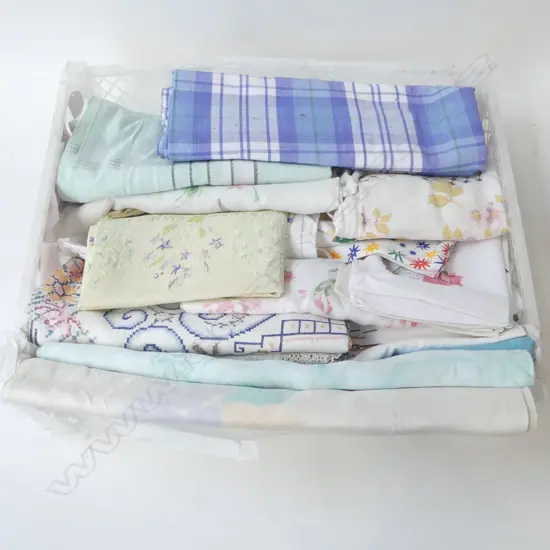 TRAY OF LINEN AND EMBROIDERED TABLE CLOTHS