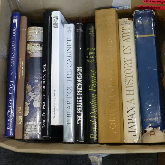 BOX ANTIQUE REFERENCE BOOKS: Royal Doulton Figures + Tahiti...Black Pearl + Oriental Ceramics etc